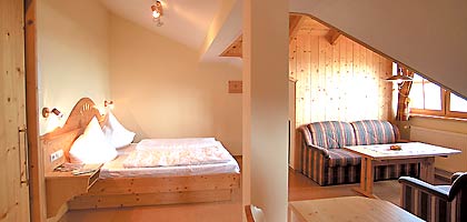 Schlaf- und Wohnbereich in der Berghütte